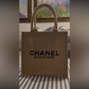CHANEL “À La Plage” (🇫🇷🥖French: At The Beach) Beauty Jute Tote Bag